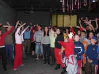 Za destiveho pocasi jsme si vsichni zazpivali karaoke.JPG